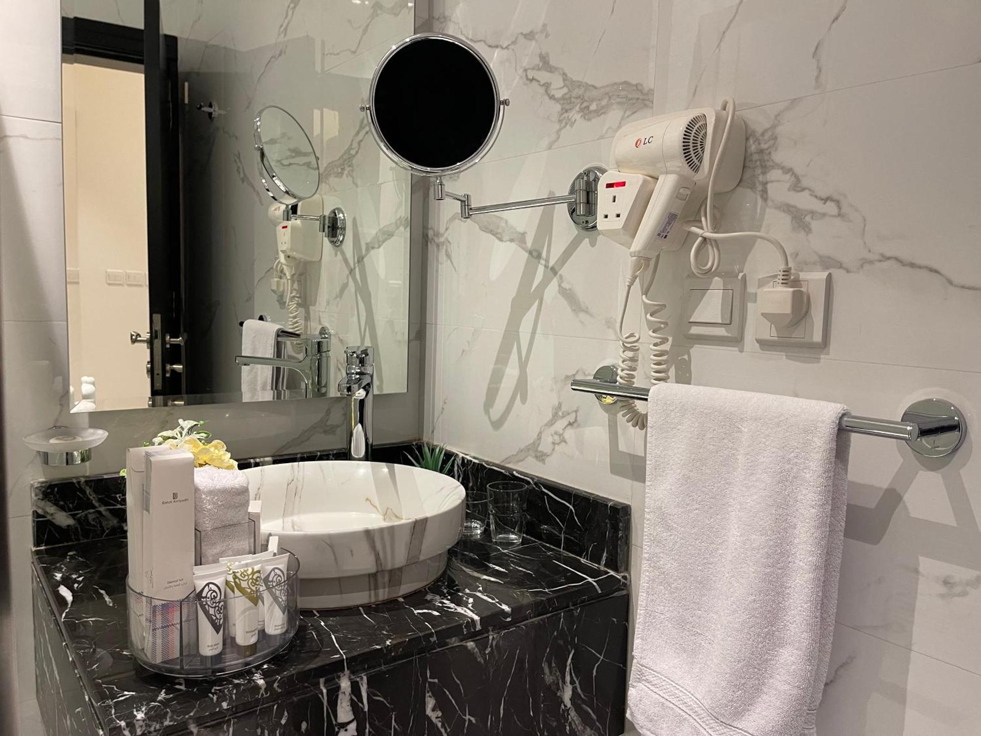 شقق خاصه بطابع حديث وفندقي - تسجيل ذاتي Private Apartments With Modern Vibes - Self Checkin Riyadh Luaran gambar