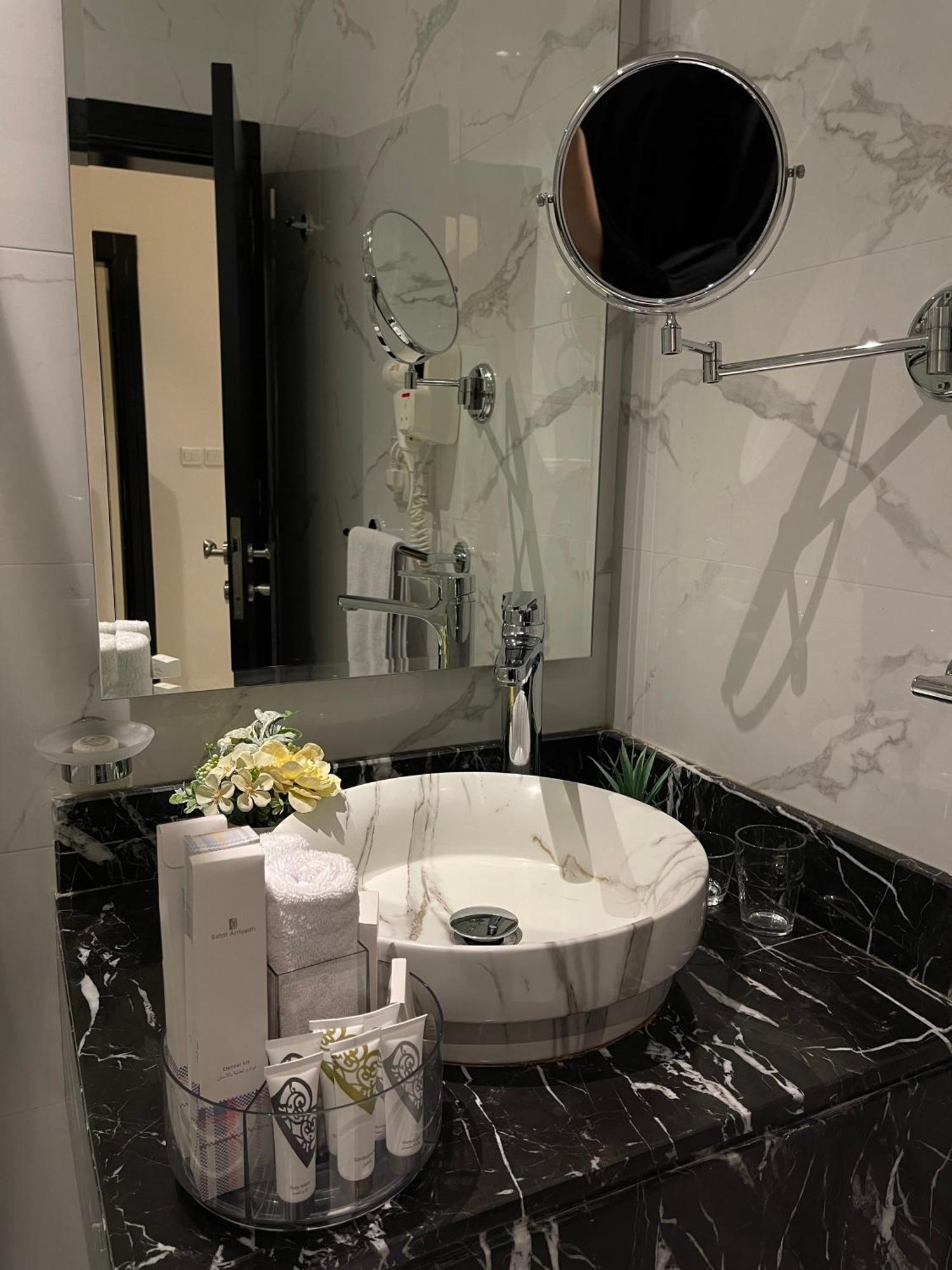 شقق خاصه بطابع حديث وفندقي - تسجيل ذاتي Private Apartments With Modern Vibes - Self Checkin Riyadh Luaran gambar